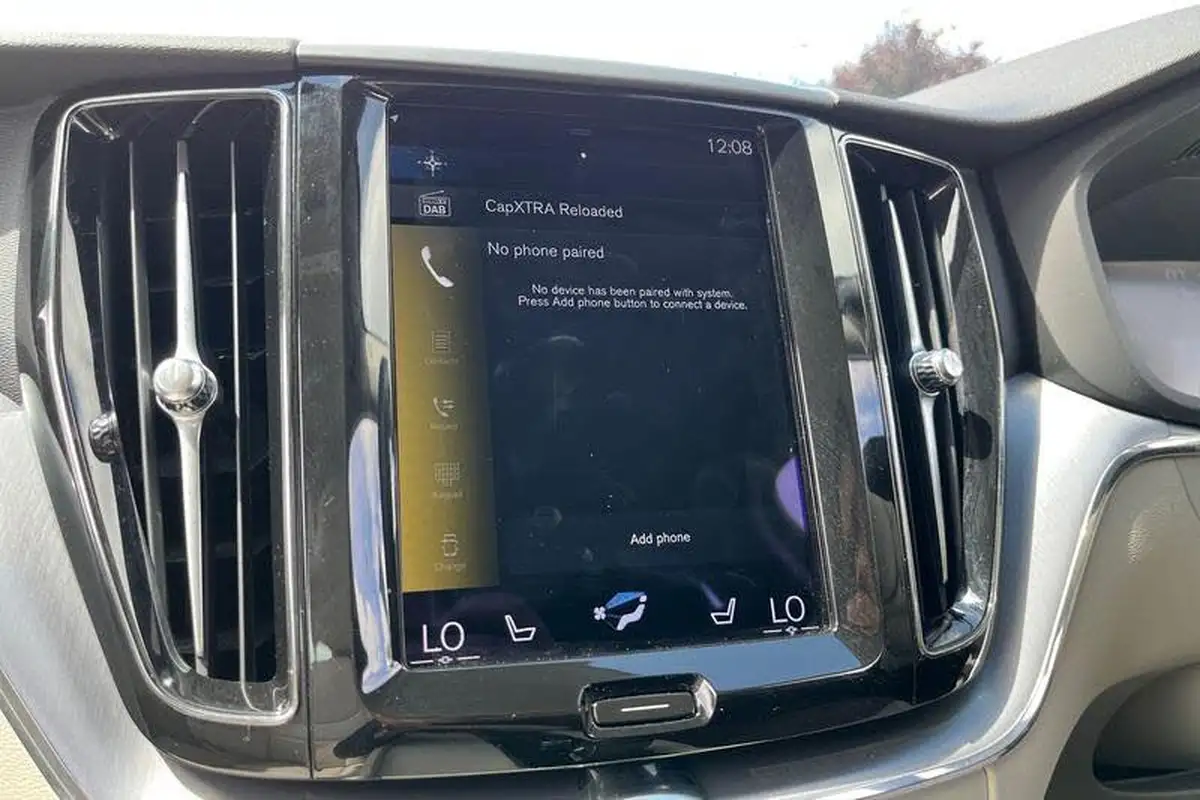 2021-volvo-xc60-20-b5-momentum-awd-big-26