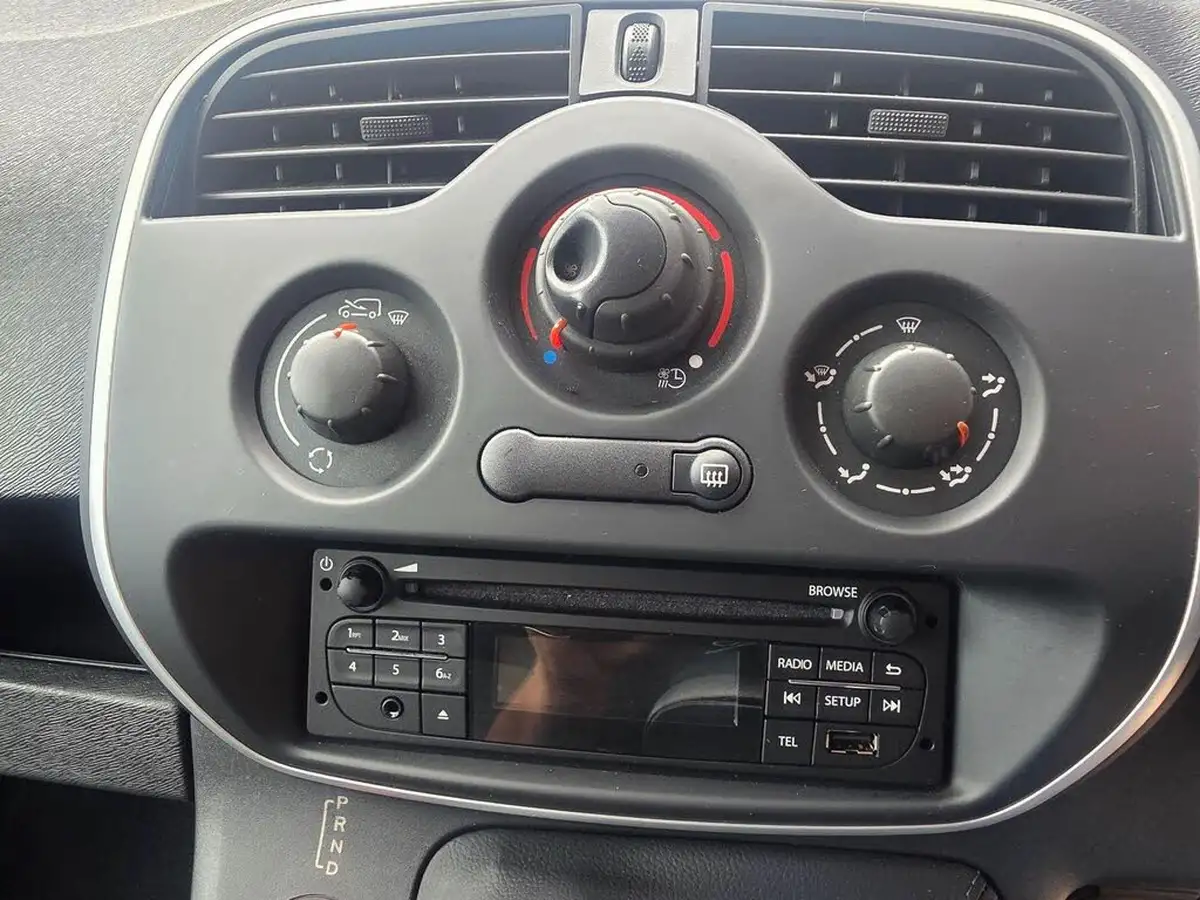 2019-renault-kangoo-maxi-e-maxi-ze33-panel-big-16
