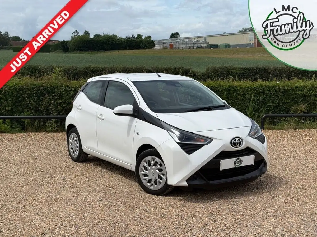 2022-toyota-aygo-10-vvt-i-x-play-big-0