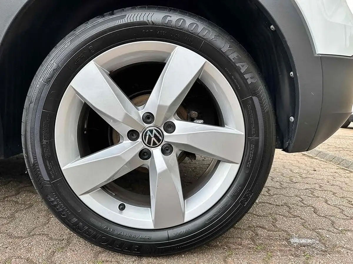 2022-volkswagen-t-cross-10-tsi-sel-big-23