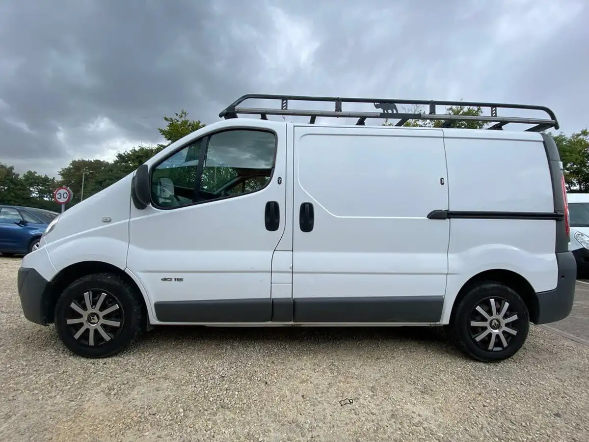 2009-renault-trafic-20td-sl27dci-115-panel-van-big-6