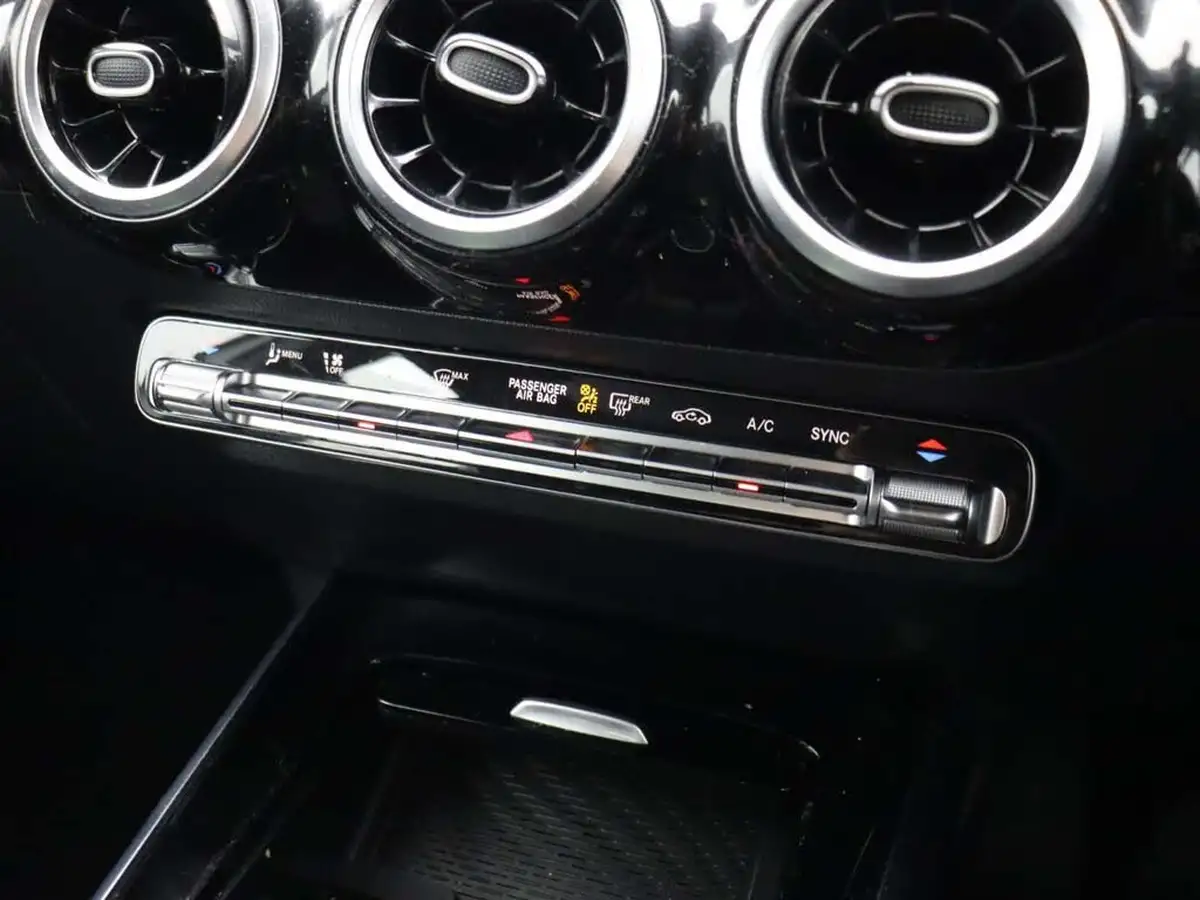 2021-mercedes-benz-gla-class-13-gla-200-sport-executive-big-32