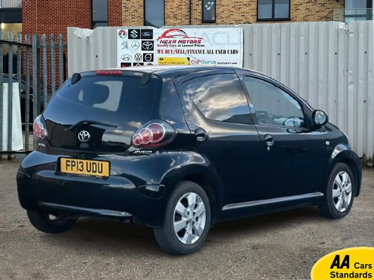 2013-toyota-aygo-10-aygo-fire-5d-mm-big-2