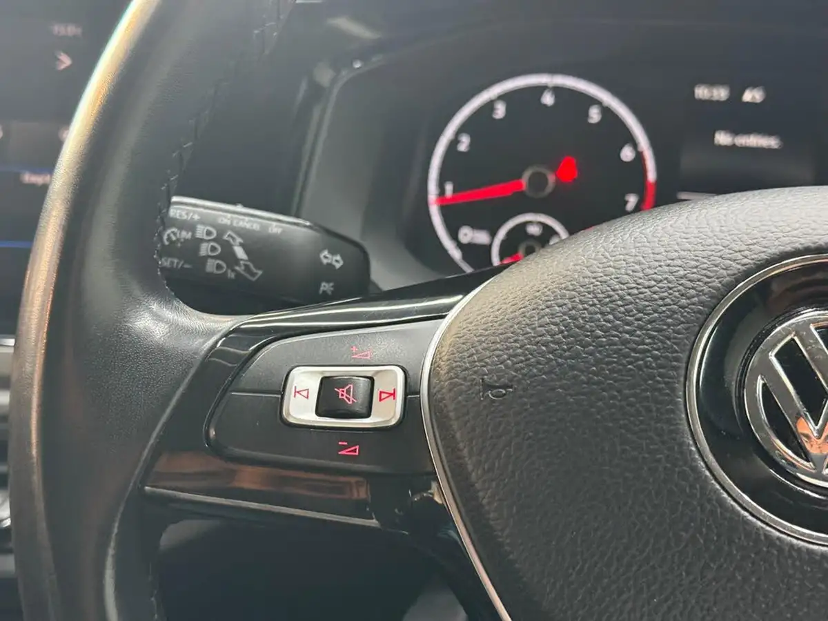 2018-volkswagen-polo-10-se-65ps-big-19
