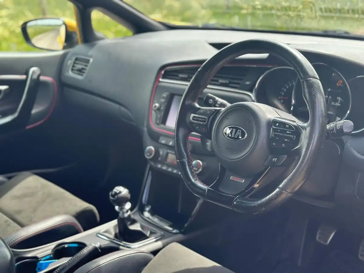 2015-kia-pro-ceed-16-t-gdi-gt-big-25
