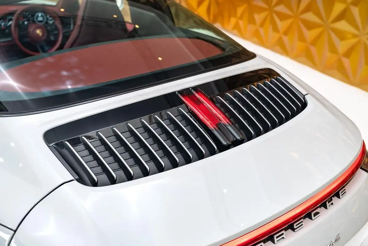 2023-porsche-911-30-targa-4-big-29
