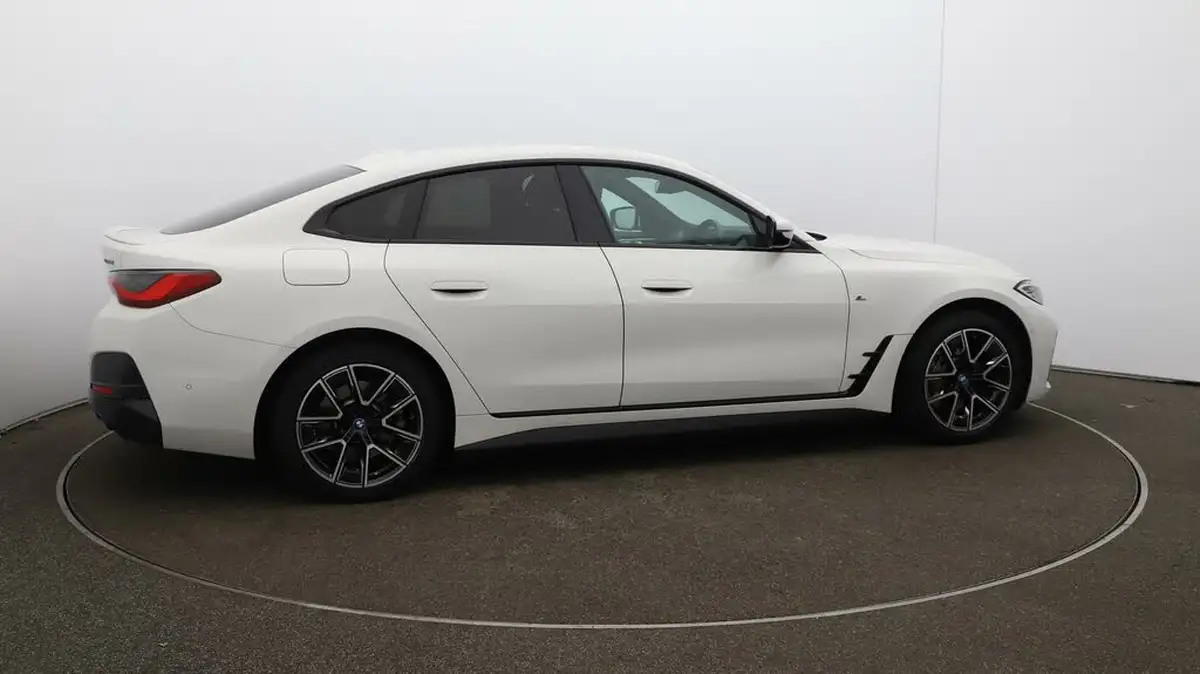 2022-bmw-i4-e-edrive40-m-sport-big-45