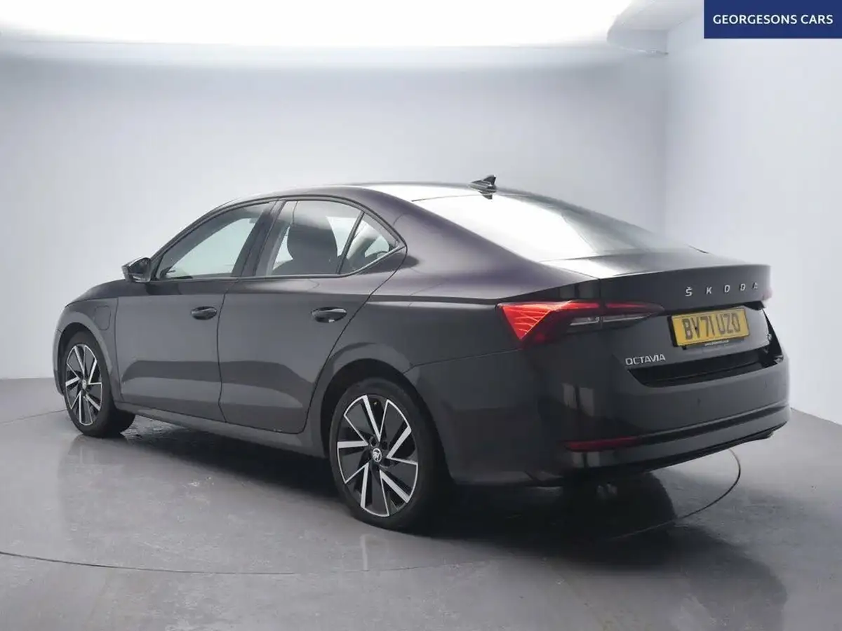 2021-skoda-octavia-14-tsi-se-technology-hatchback-big-1