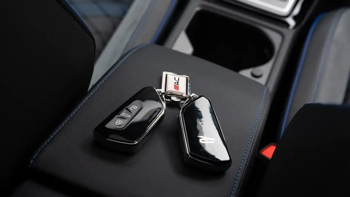 2025-volkswagen-golf-20-tsi-r-black-edition-big-14