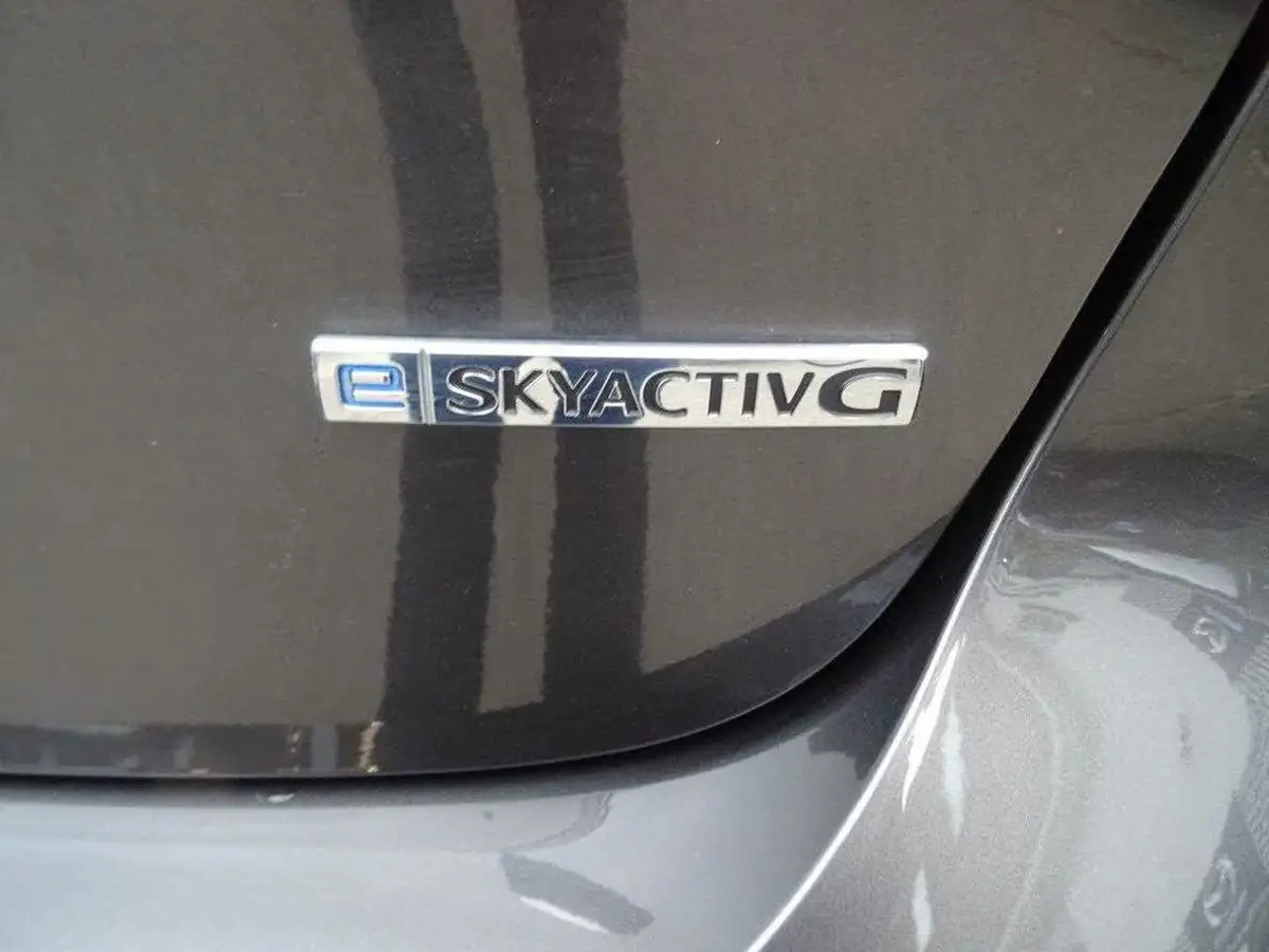 2025-mazda-mazda3-25-e-skyactiv-g-exclusive-line-big-18