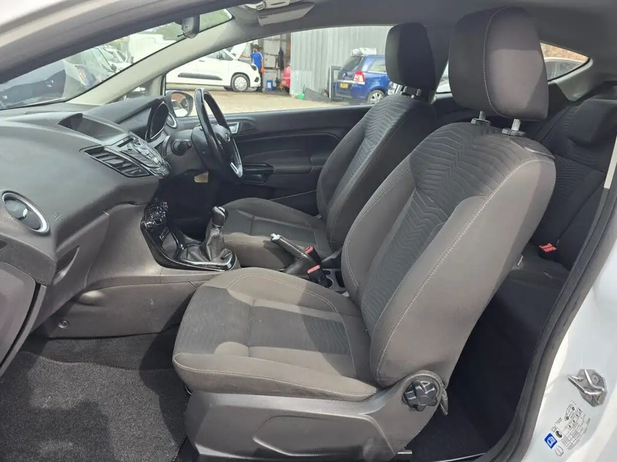 2016-ford-fiesta-10t-zetec-100ps-ecoboost-ss-3d-big-23