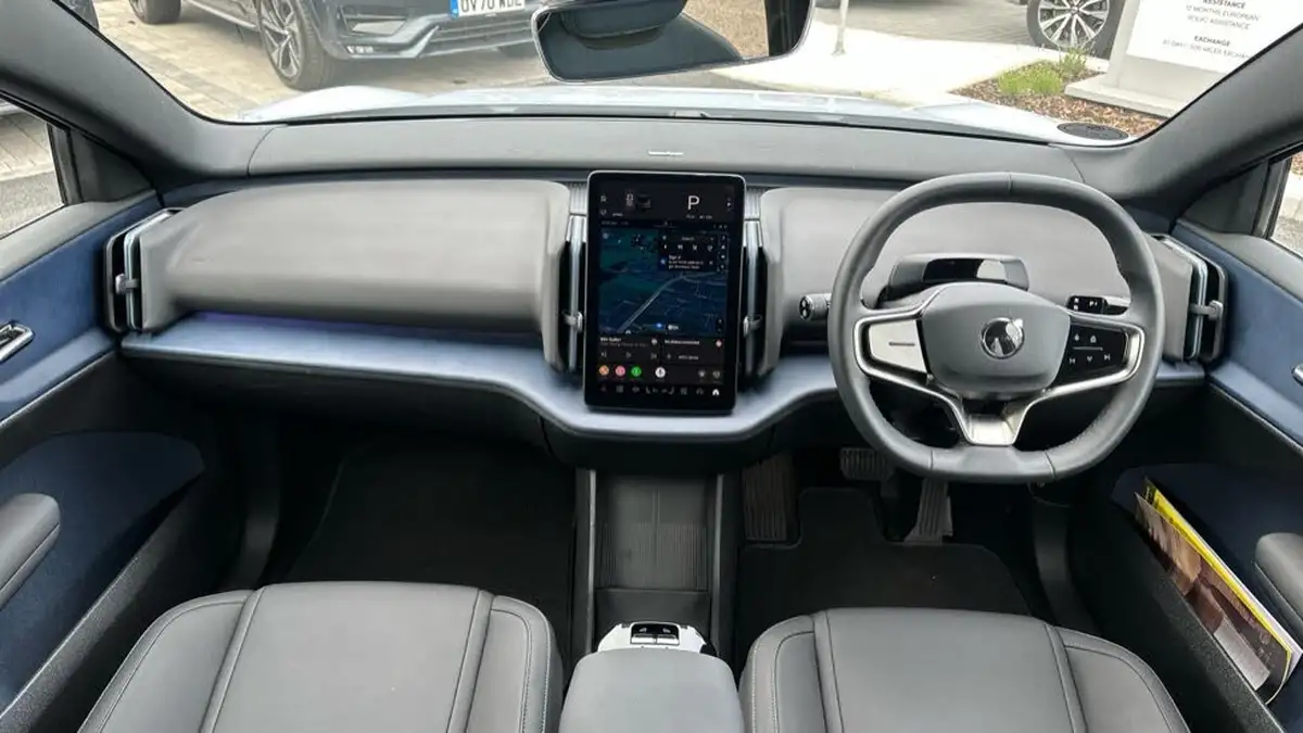 2024-volvo-ex30-e-single-motor-plus-extended-range-big-4