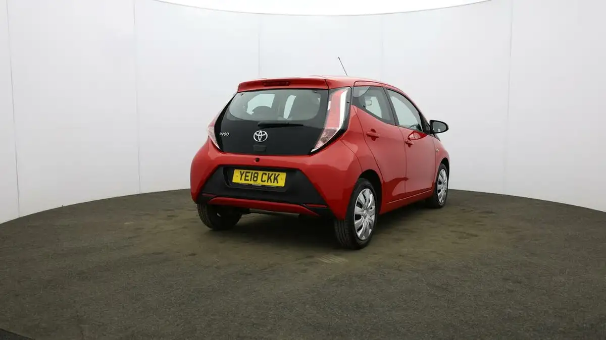 2018-toyota-aygo-10-vvt-i-x-play-71bhp-5d-big-60
