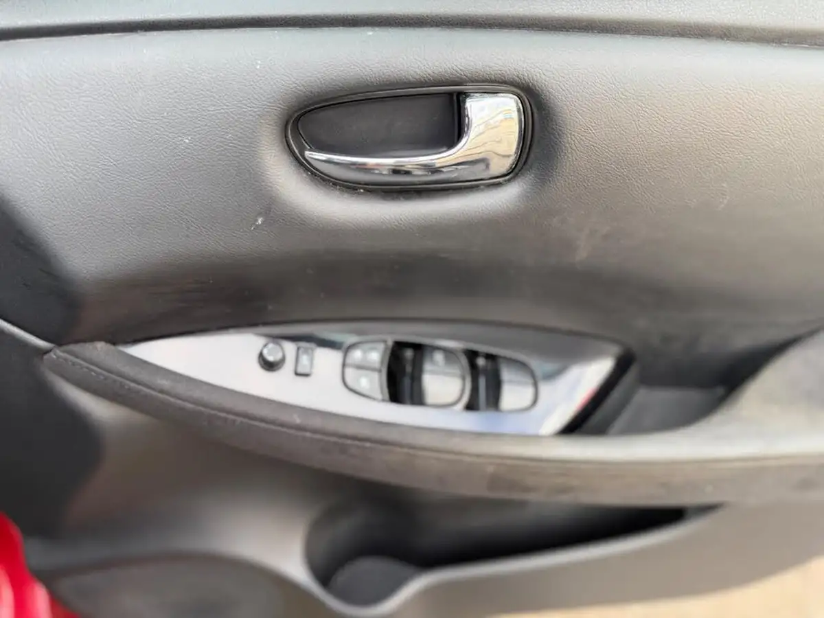 2014-nissan-leaf-e-acenta-big-11