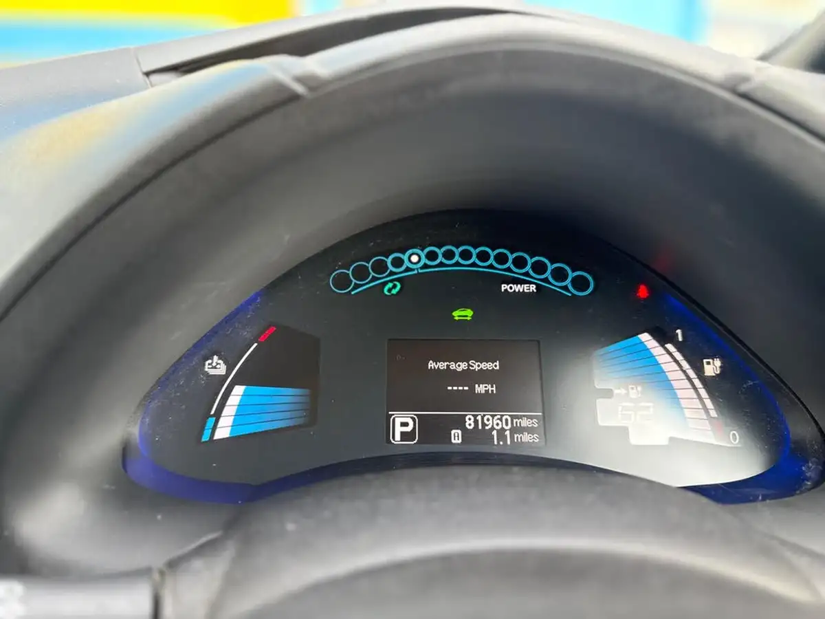 2014-nissan-leaf-e-acenta-big-35