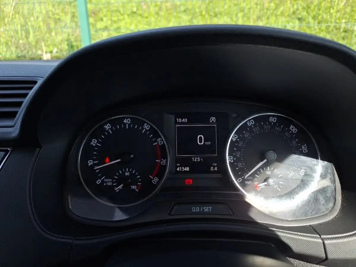 2015-skoda-fabia-12-tsi-se-l-90ps-hatchback-big-10