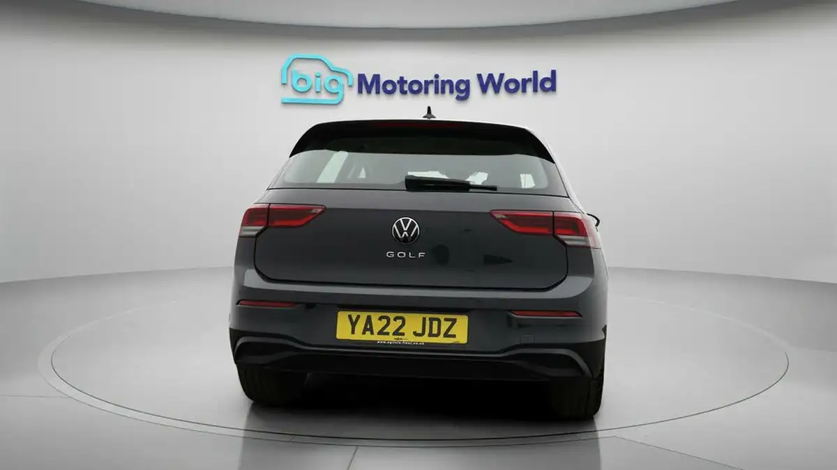 2022-volkswagen-golf-20tdi-life-hatchback-big-5