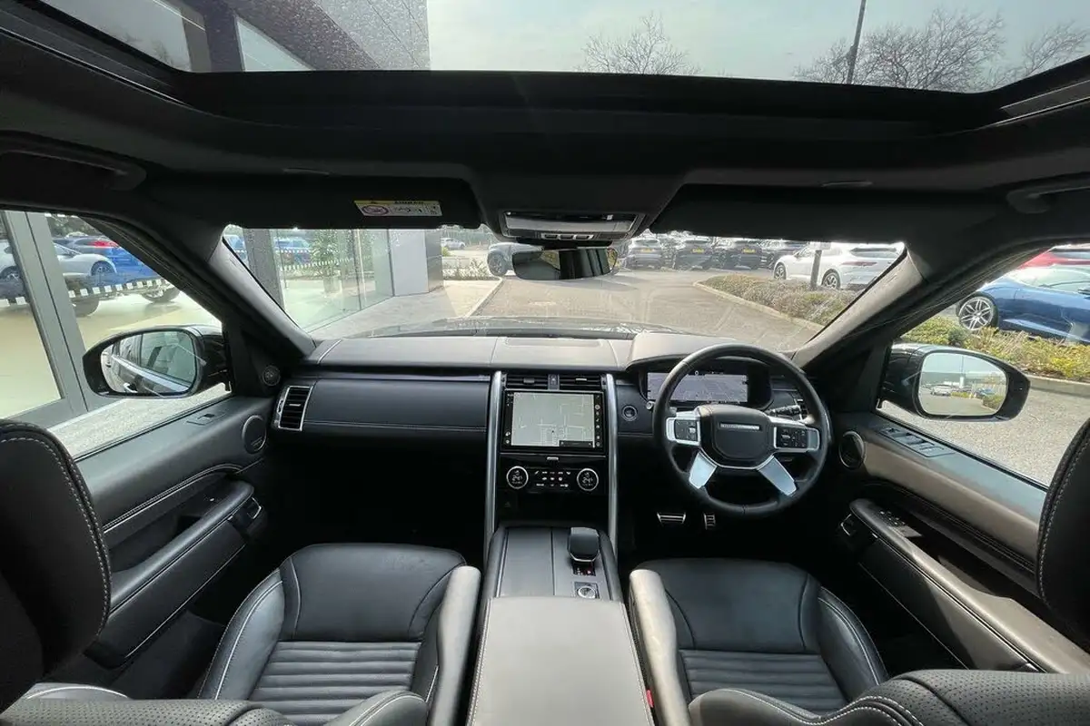 2024-land-rover-discovery-30-d300-metropolitan-edition-big-2