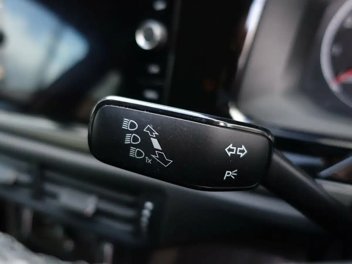 2020-volkswagen-polo-10-tsi-match-big-22