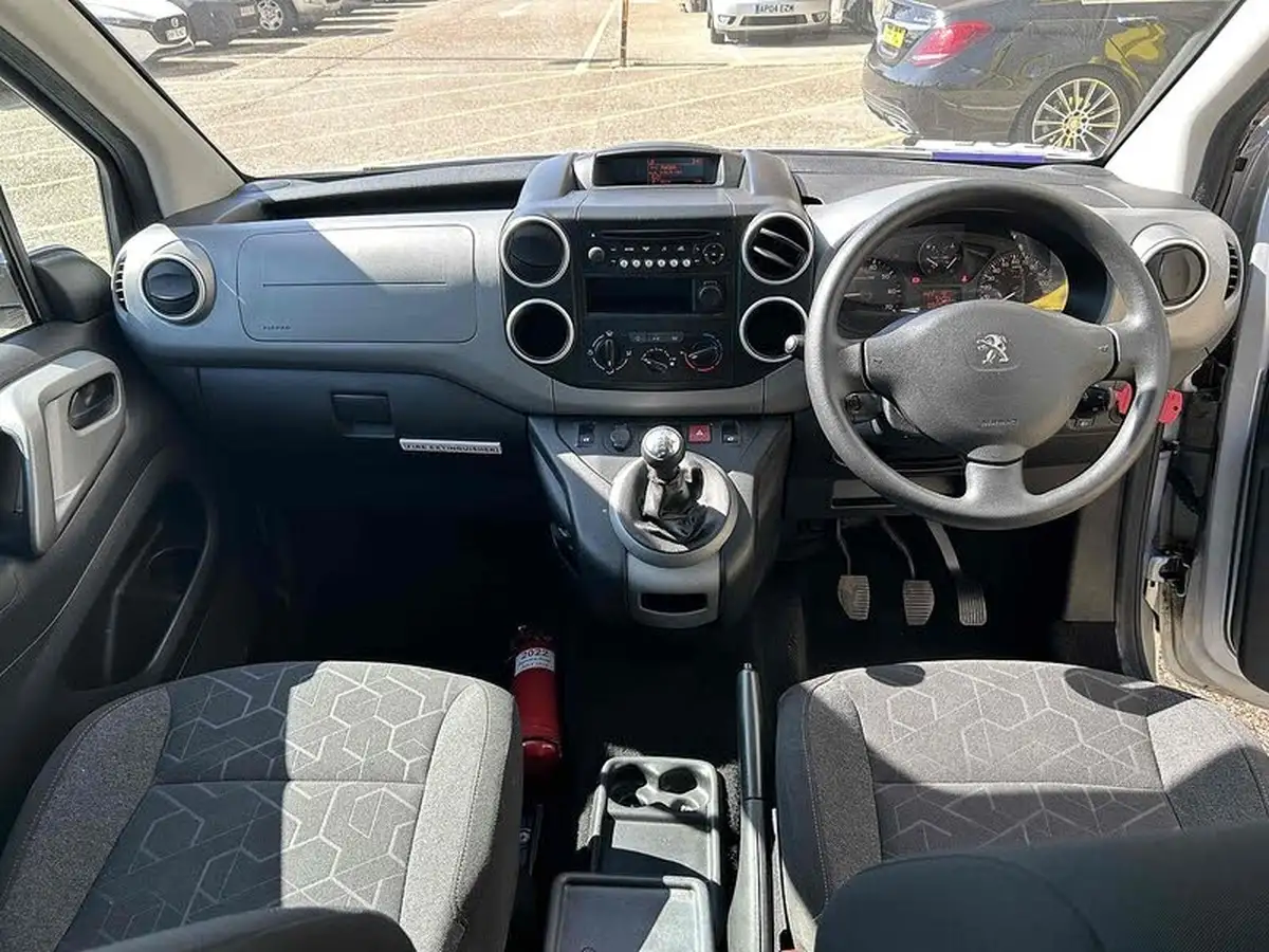 2017-peugeot-partner-big-22