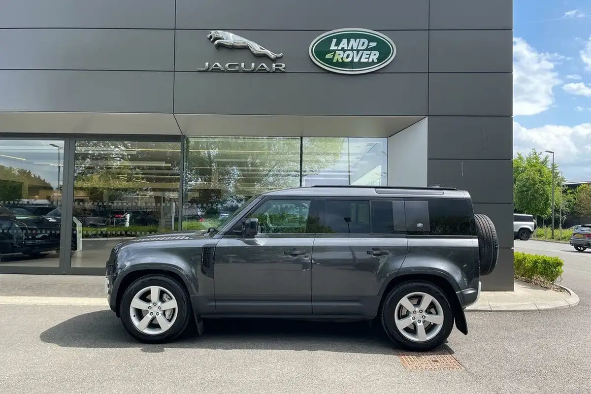 2022-land-rover-110-defender-30-d300-hse-big-27