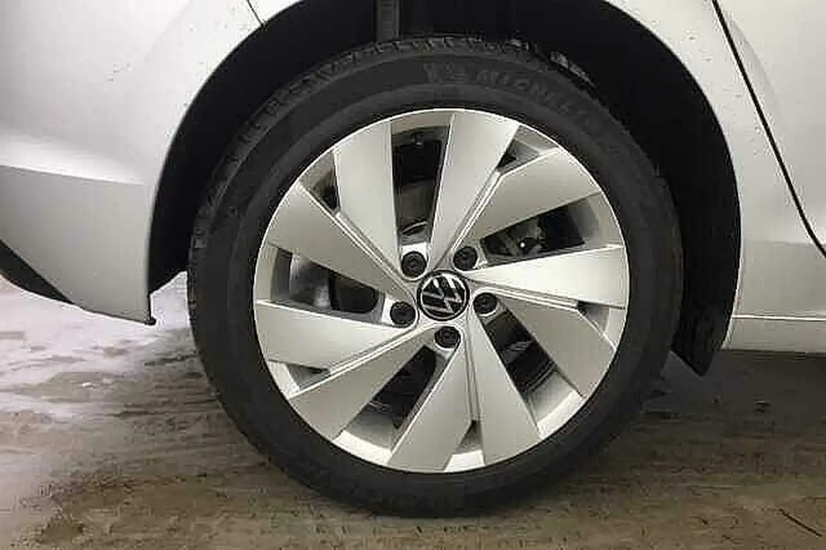 2020-volkswagen-golf-15-tsi-style-130ps-hatchback-big-4