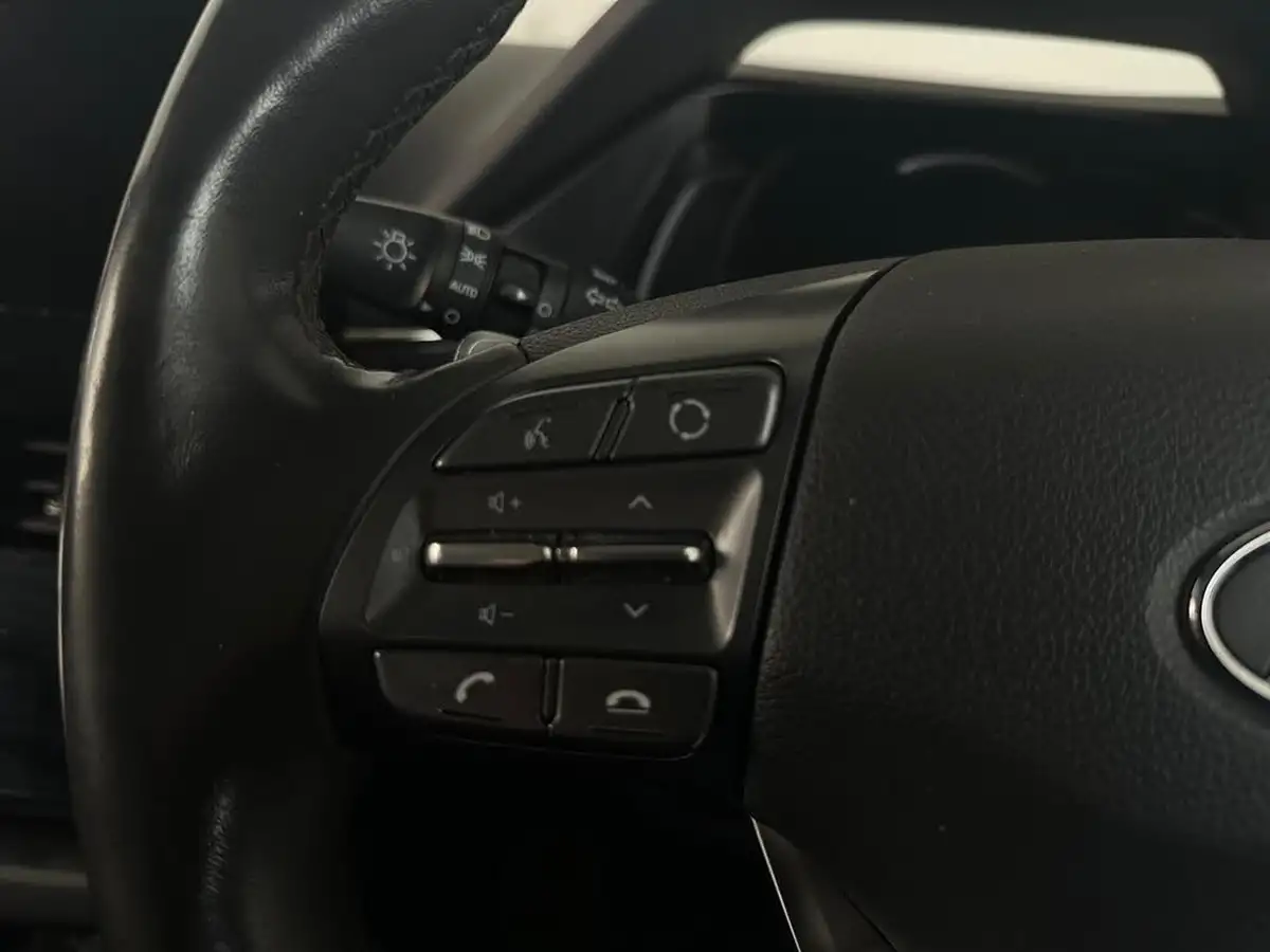 2022-hyundai-ioniq-e-premium-electric-big-23