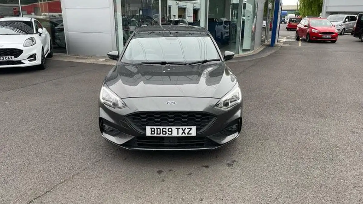 2019-ford-focus-10t-st-line-hatchback-big-10