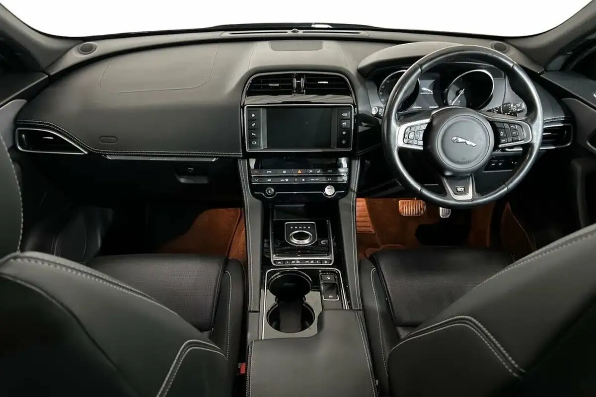 2016-jaguar-f-pace-20-i4d-r-sport-awd-auto-big-11