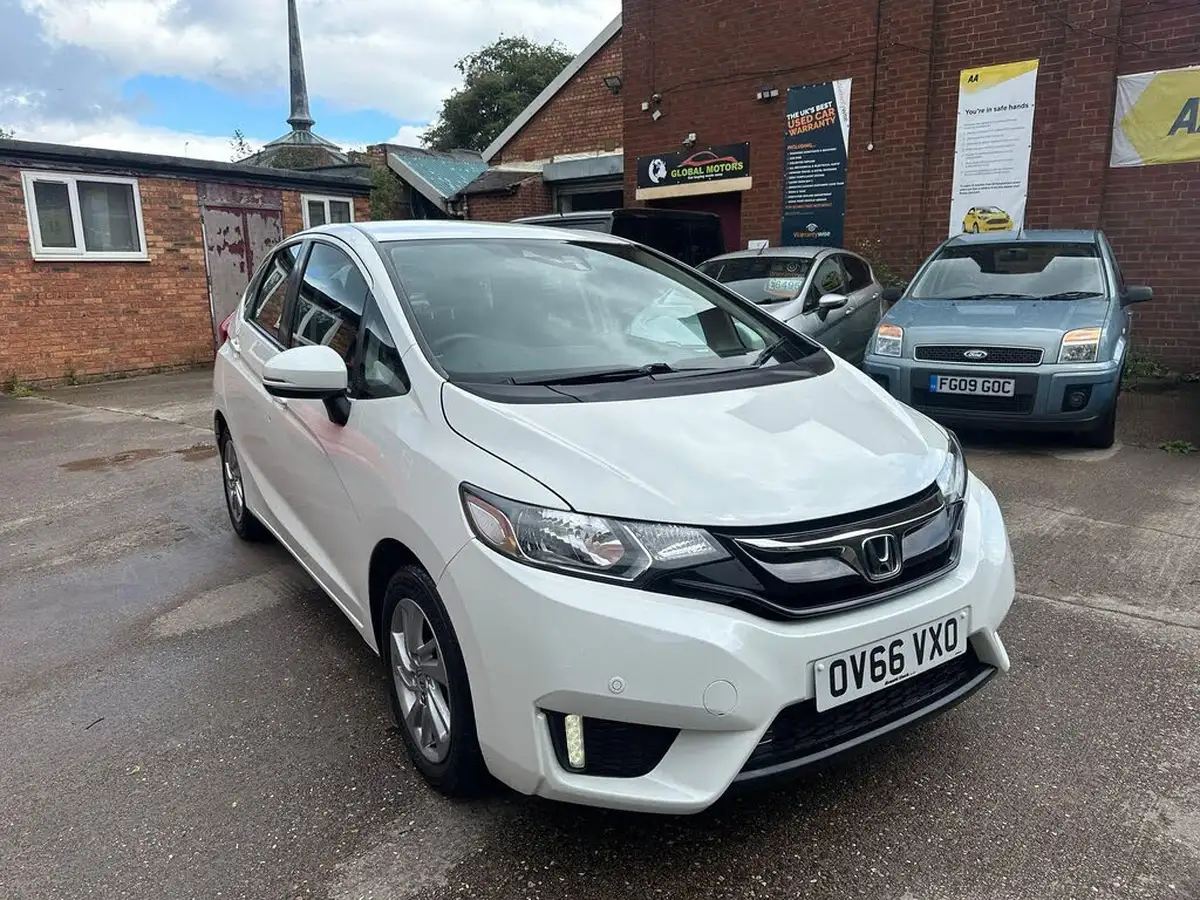 2016-honda-jazz-13-i-vtec-se-cvt-big-0