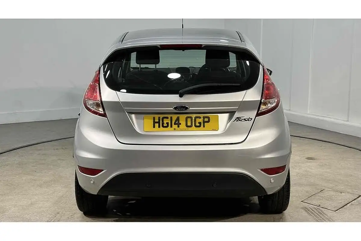 2014-ford-fiesta-125-zetec-5d-big-8