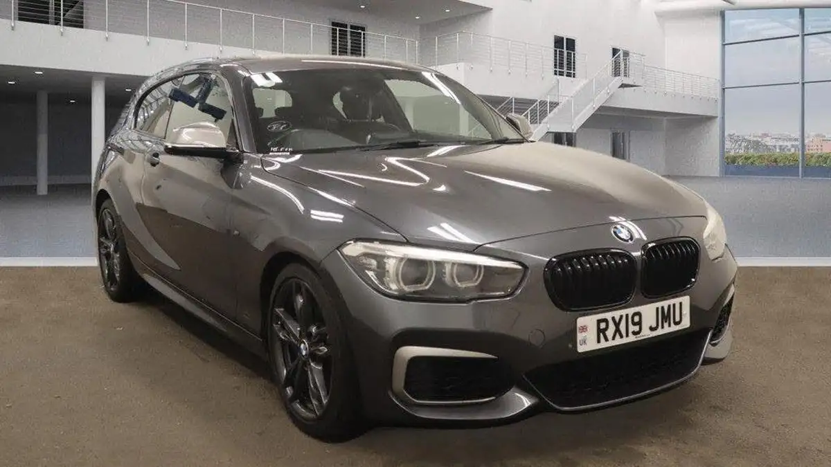 2019-bmw-1-series-30-m140i-championship-edition-big-0
