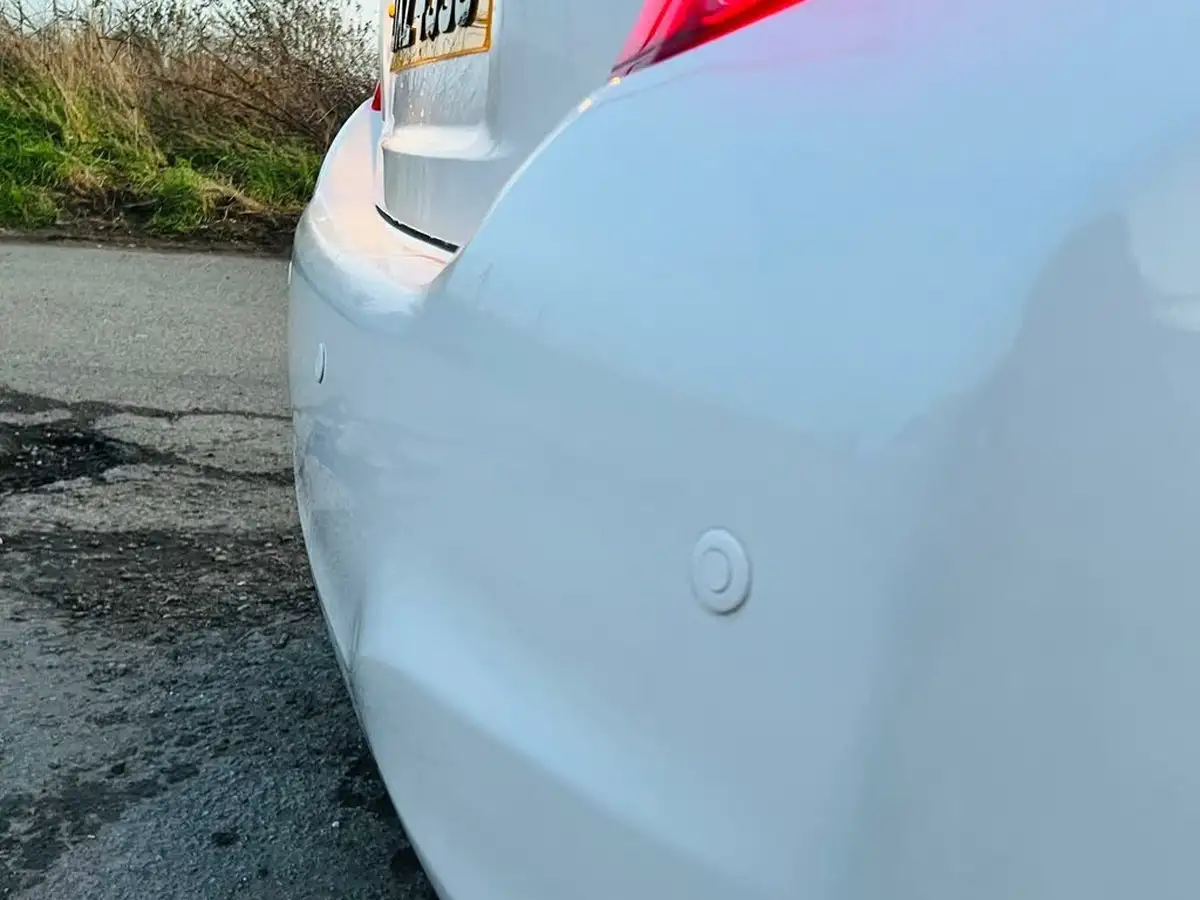 2011-toyota-yaris-big-20