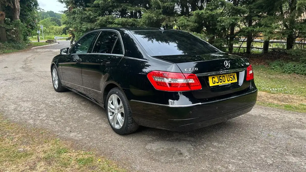 2010-mercedes-benz-e-class-21td-e220-cdi-avantgarde-21cdi-blue-f-saloon-4d-2143cc-big-4