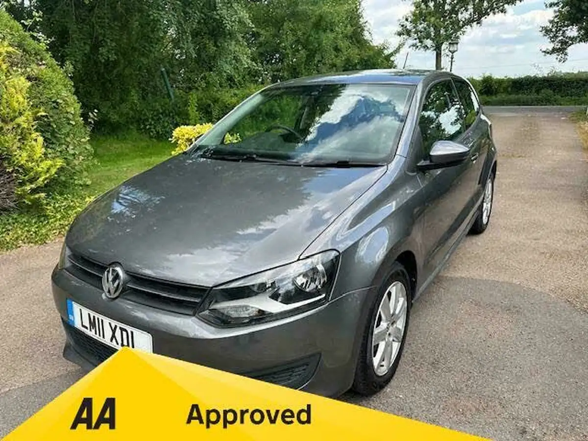 2011-volkswagen-polo-14-se-85ps-3d-big-0