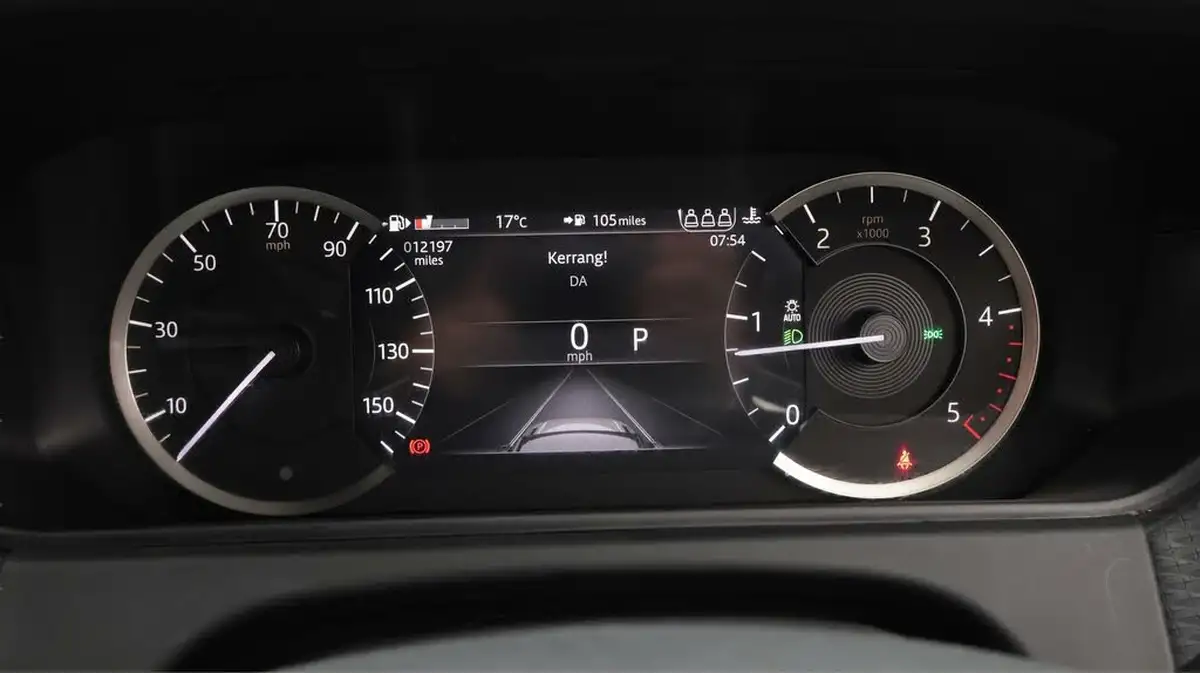 2022-land-rover-range-rover-velar-20-d200-velar-big-10