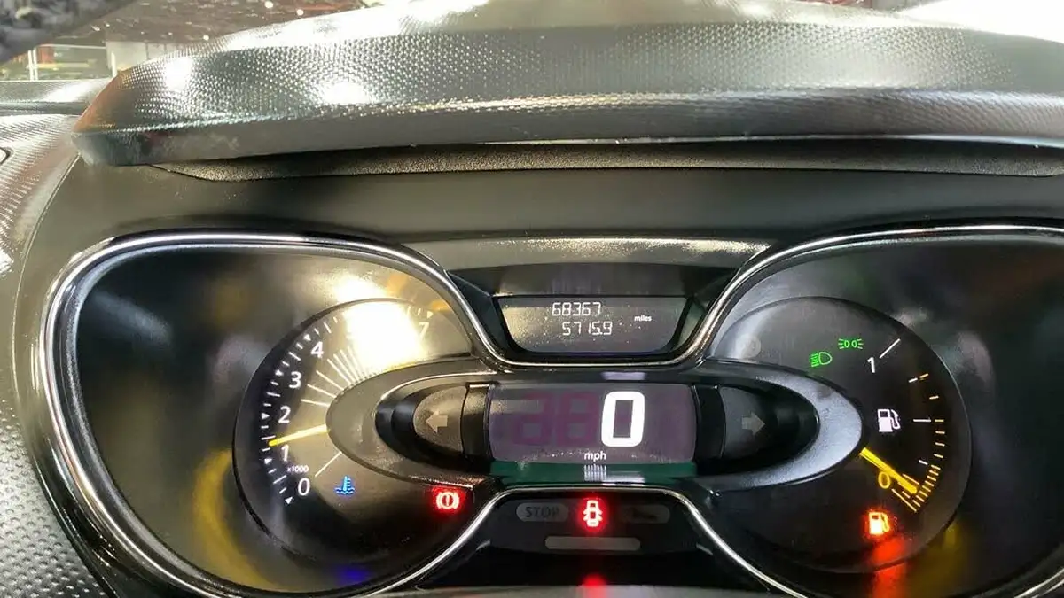 2016-renault-captur-09-signature-nav-big-6