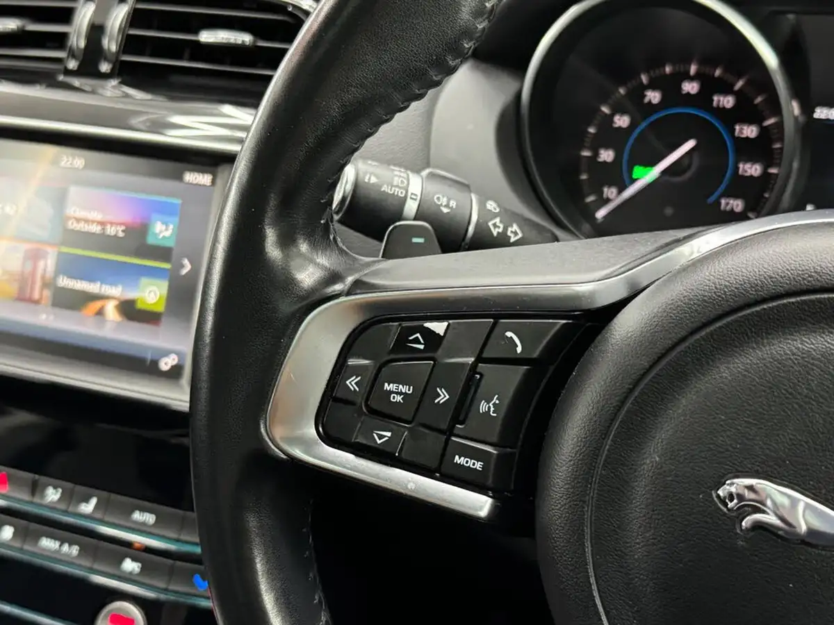 2017-jaguar-xe-20d-portfolio-180ps-awd-ss-1999cc-auto-big-40