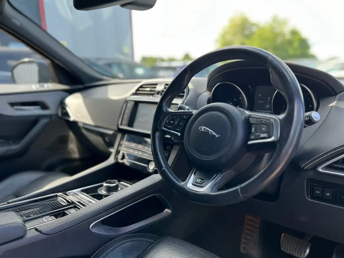 2018-jaguar-f-pace-20-i4d-r-sport-180ps-auto-big-16