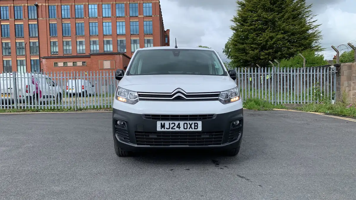 2024-citroen-berlingo-15-bluehdi-950-driver-edition-130pseu6d-eat8-big-7