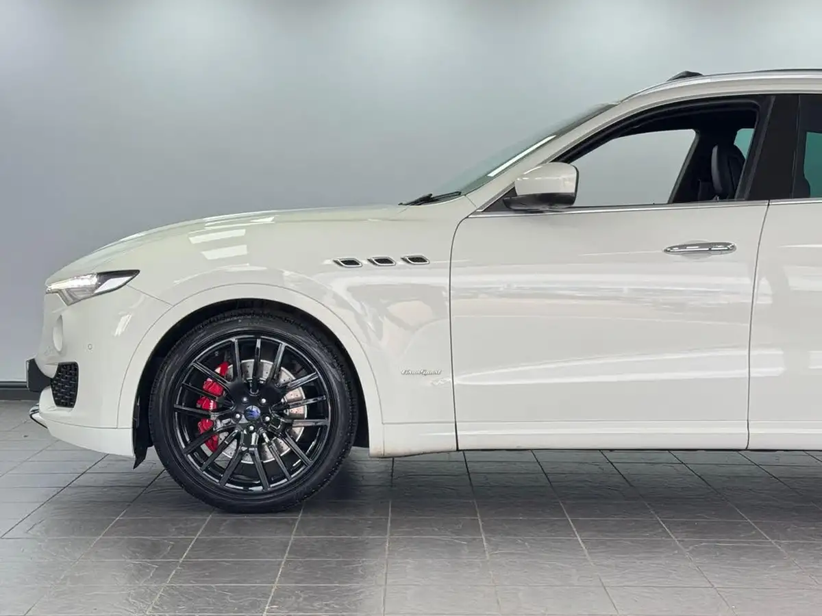 2018-maserati-levante-30-s-gransport-nerissimo-pack-ss-big-13