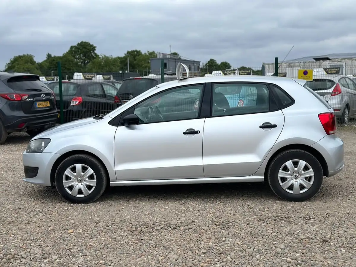 2010-volkswagen-polo-12-s-5d-big-7