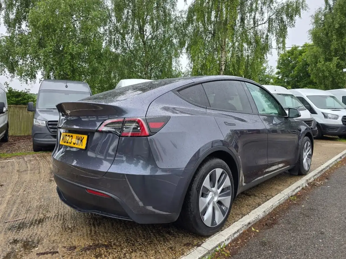 2023-tesla-model-y-e-rwd-big-7