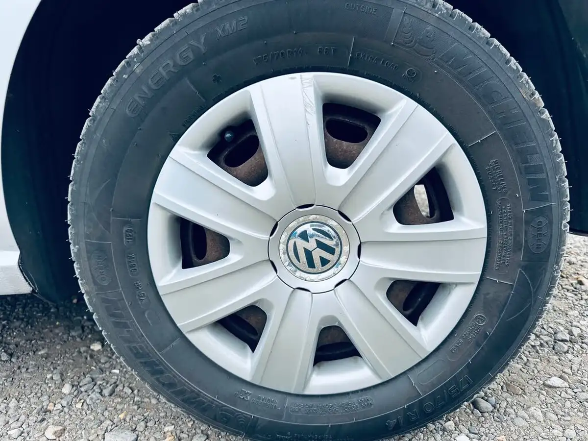 2010-volkswagen-polo-12-s-5d-big-59
