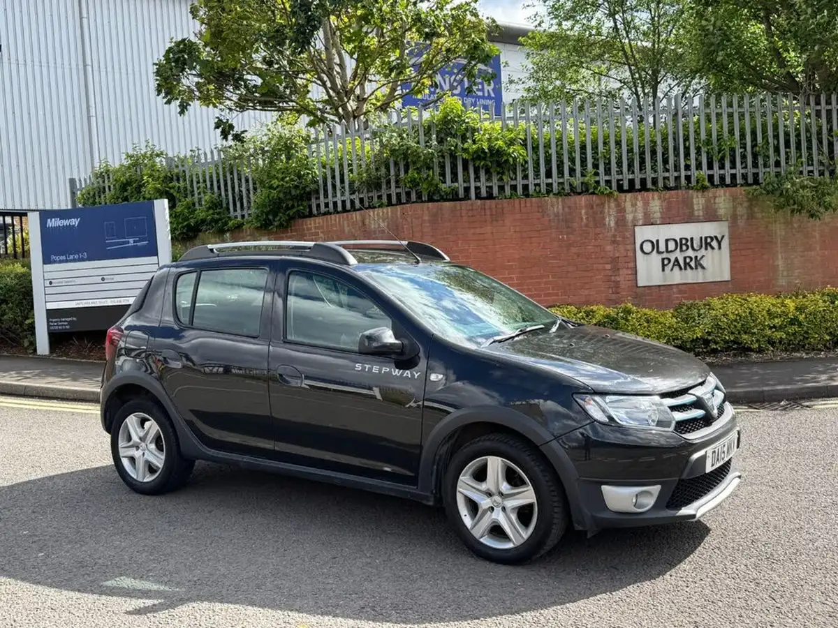 2015-dacia-sandero-stepway-09-laureate-big-2