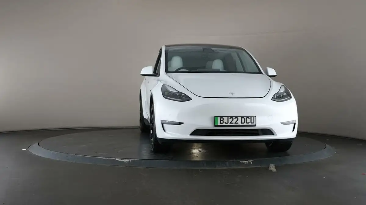 2022-tesla-model-y-e-long-range-big-49