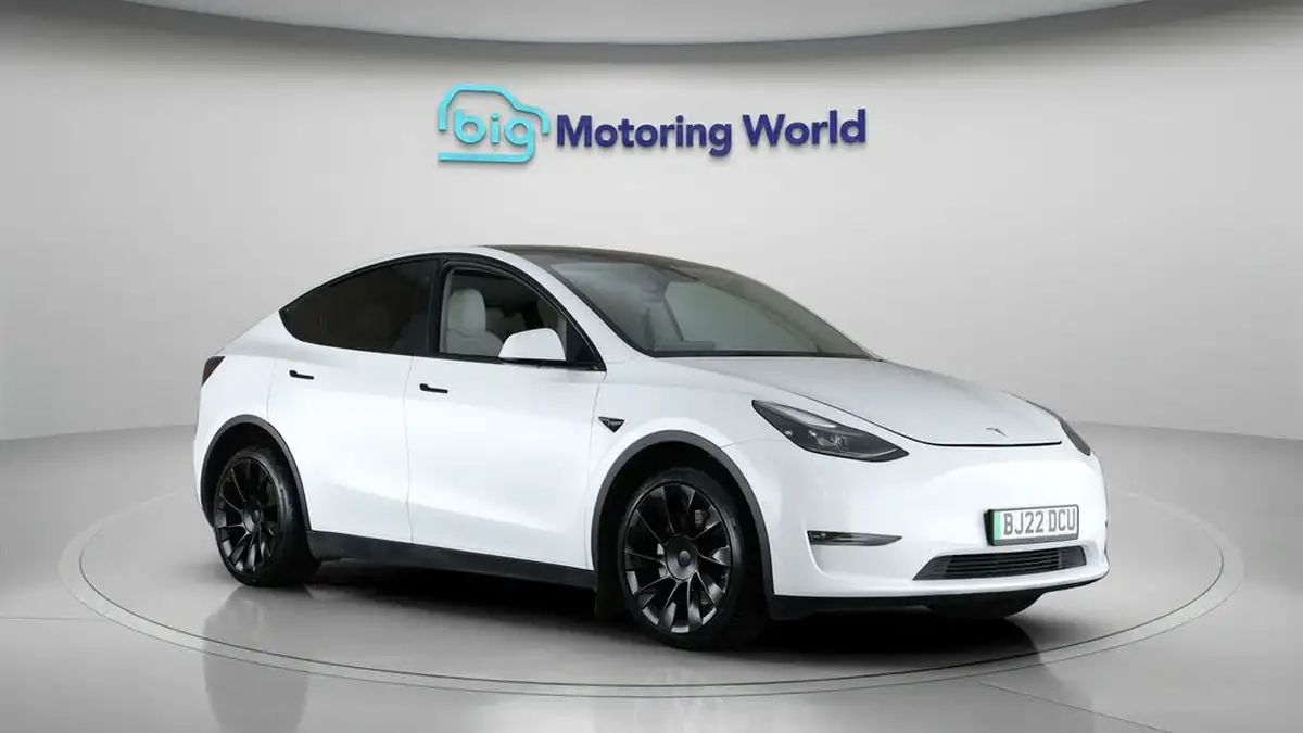 2022-tesla-model-y-e-long-range-big-1