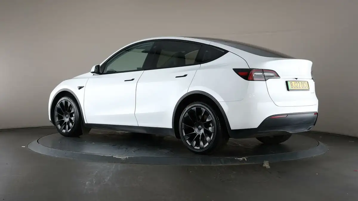 2022-tesla-model-y-e-long-range-big-73