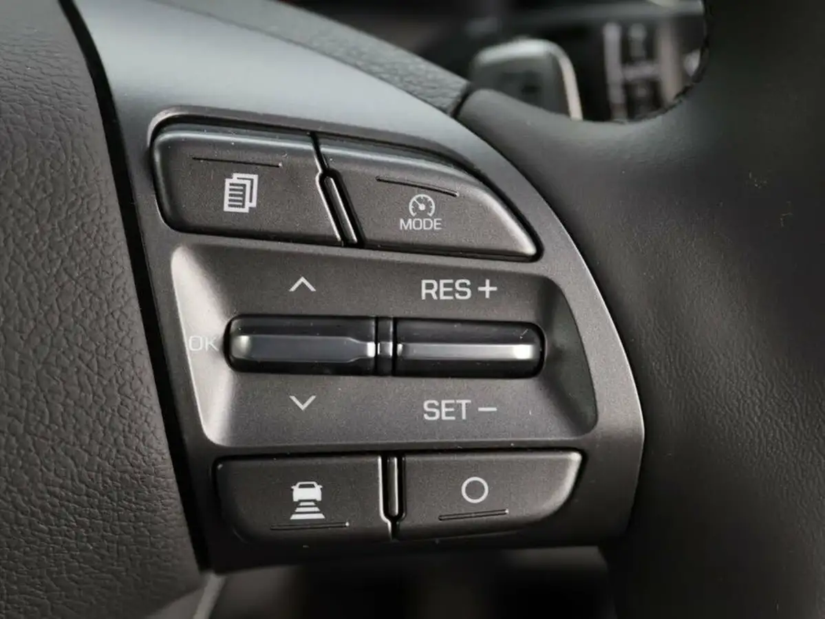 2022-hyundai-ioniq-e-premium-se-electric-big-18