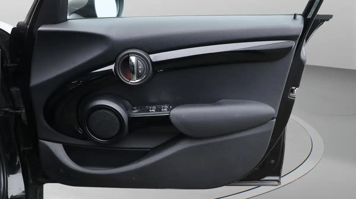 2017-mini-cooper-20-cooper-s-seven-media-xlss-5d-big-15
